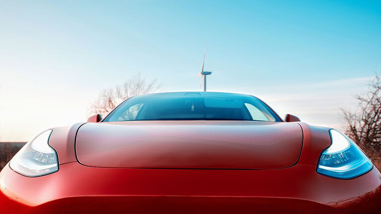 Tesla investe 5 miliardi in Italia e UK