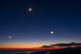 Luna, Venere e Giove stasera formano un triangolo nel cielo: come vederlo