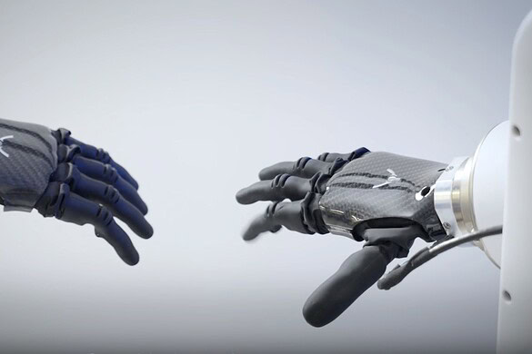 Mano bionica ABB e PSYONIC: così i robot imparano la delicatezza