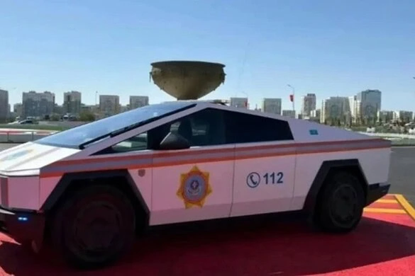 Tesla Cybertruck diventa mezzo di soccorso in Kazakistan | FOTO