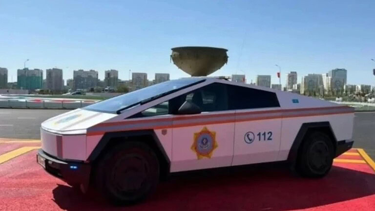 Tesla Cybertruck diventa mezzo di soccorso in Kazakistan | FOTO