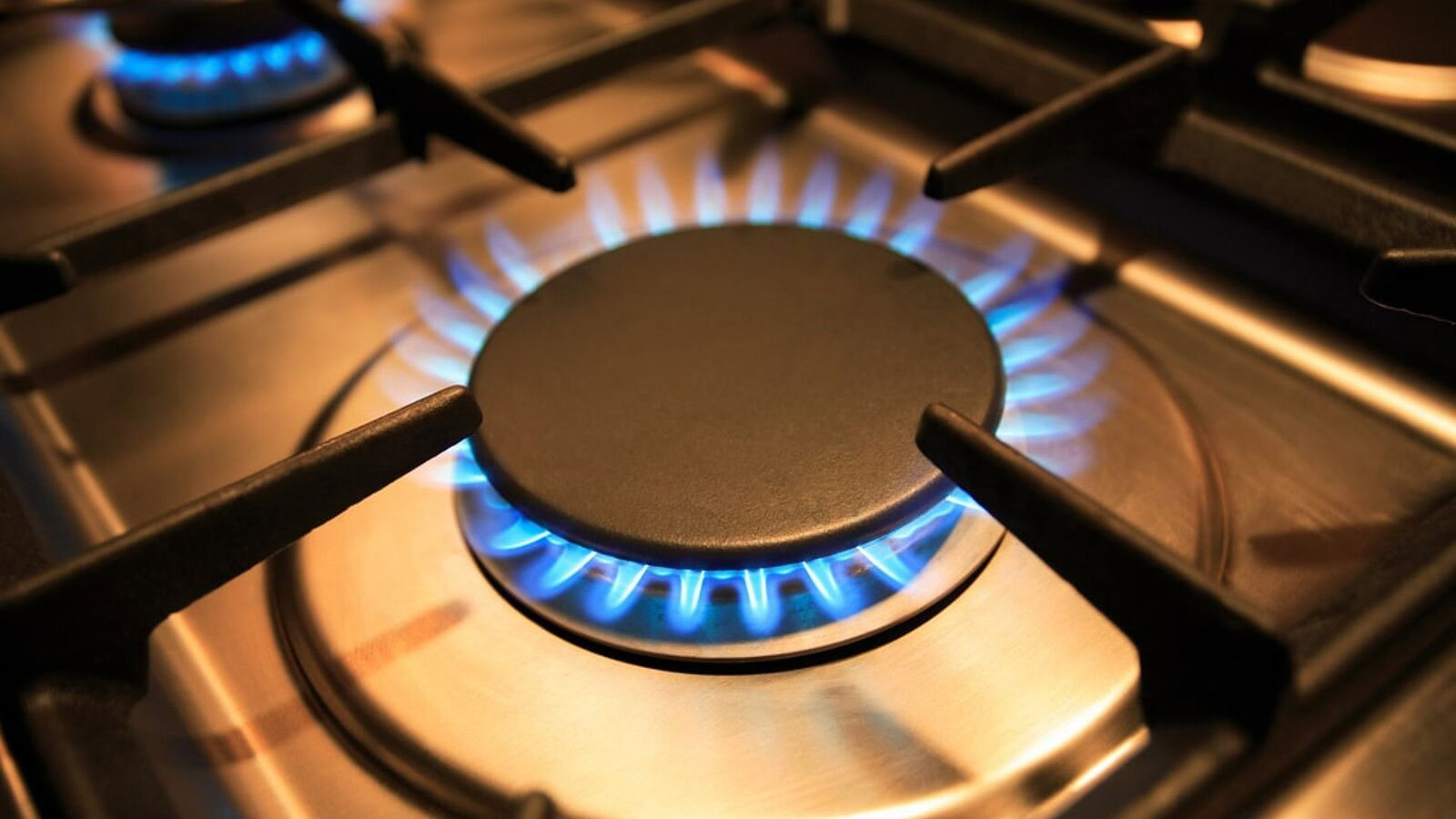 Importazioni gas UE 2026, prezzi in calo e volumi in crescita: i dati Eurostat