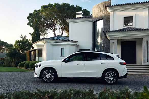 Mercedes-Benz GLC: arrivano due nuove versioni plug-in 250 e e 300 e