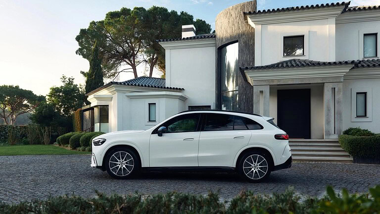 Mercedes-Benz GLC: arrivano due nuove versioni plug-in 250 e e 300 e