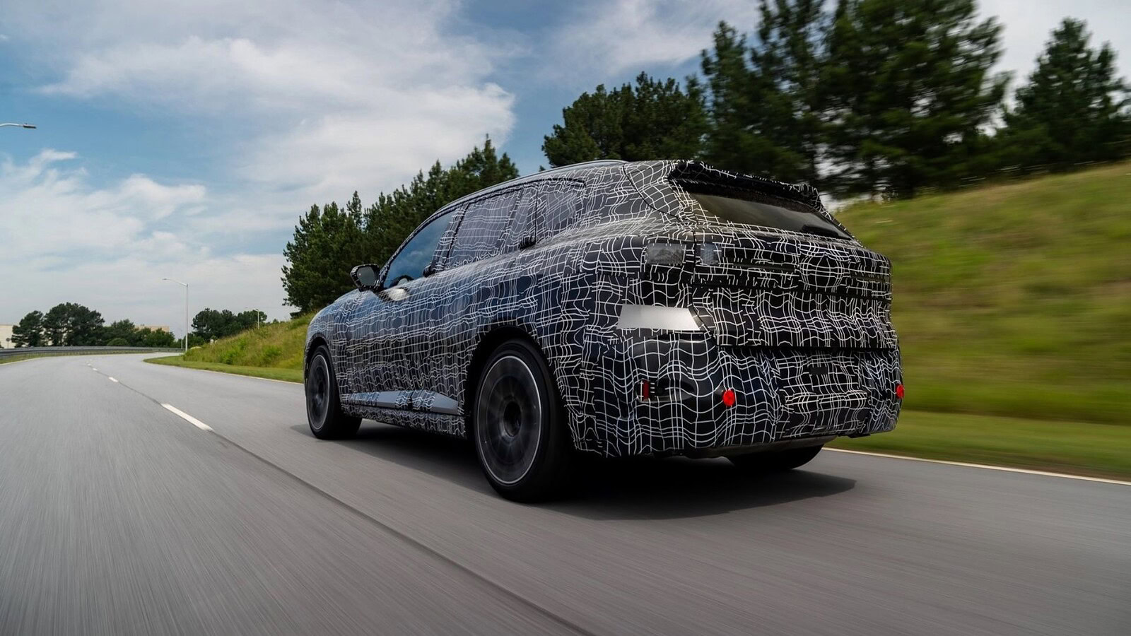 Nuova BMW X5 elettrica è in arrivo: avrà una batteria da 144 kWh