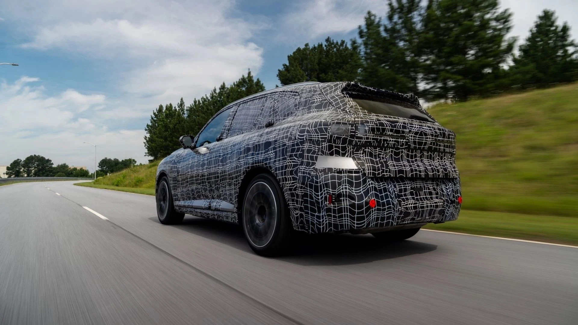 Nuova BMW X5 elettrica è in arrivo: avrà una batteria da 144 kWh