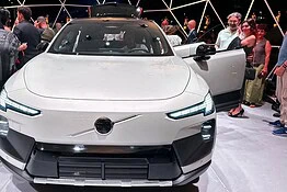 Volvo EX60 e EX60 Cross Country, anteprima italiana al Foro Italico