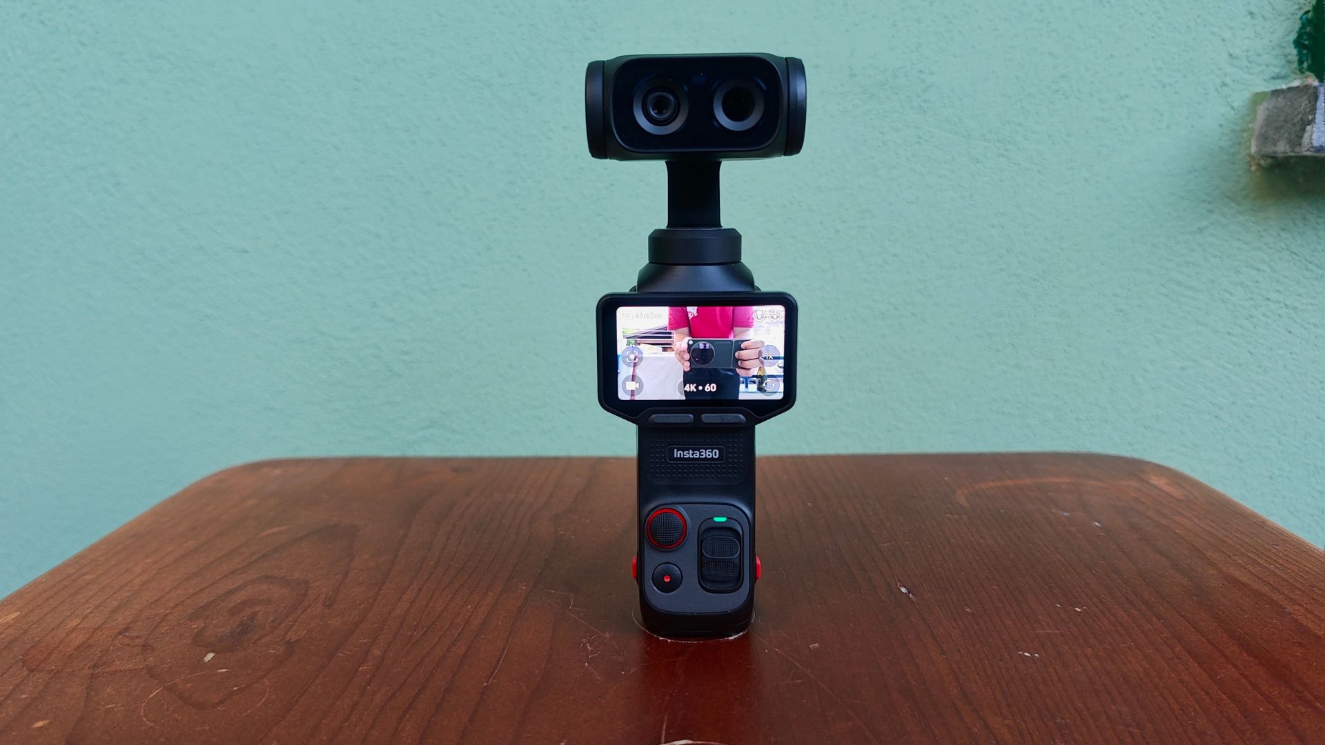 Insta360 Luna Ultra: la nuova pocket camera con gimbal incorporato | RECENSIONE
