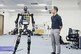 Dyno, il primo robot umanoide vietnamita per casa e città è arrivato