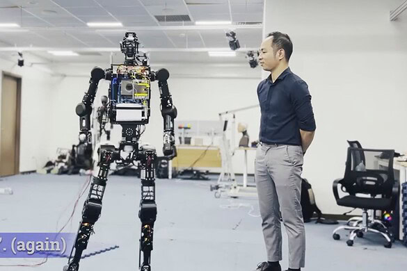Dyno, il primo robot umanoide vietnamita per casa e città è arrivato
