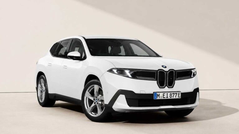 BMW iX3 2026: arriva il Black Package e la nuova versione elettrica