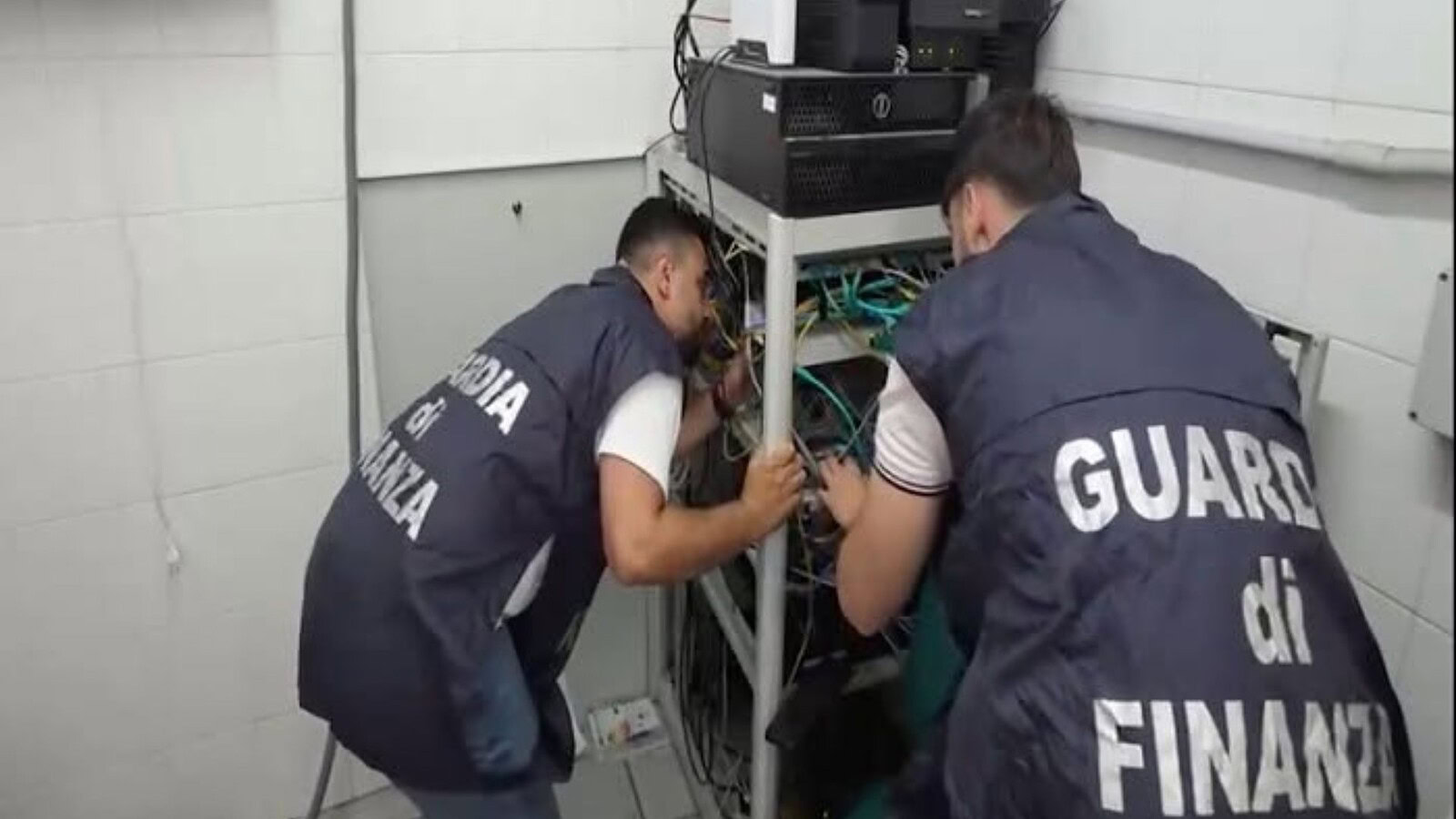 Pezzotto, maxi blitz a Crotone: 2.769 utenti scoperti e multe fino a 5.000€