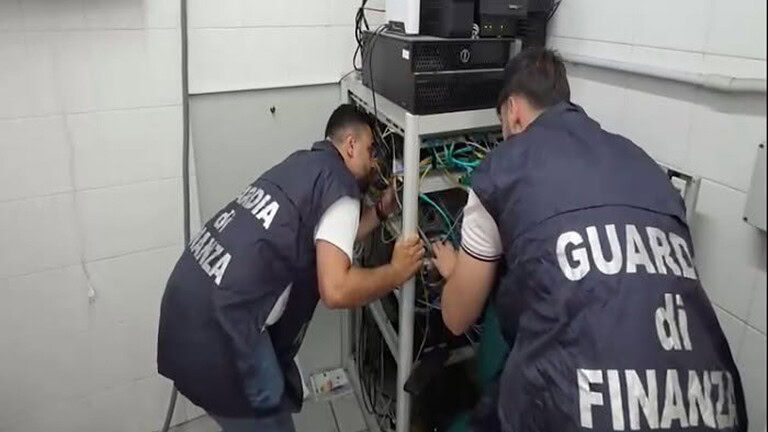 Pezzotto, maxi blitz a Crotone: 2.769 utenti scoperti e multe fino a 5.000€