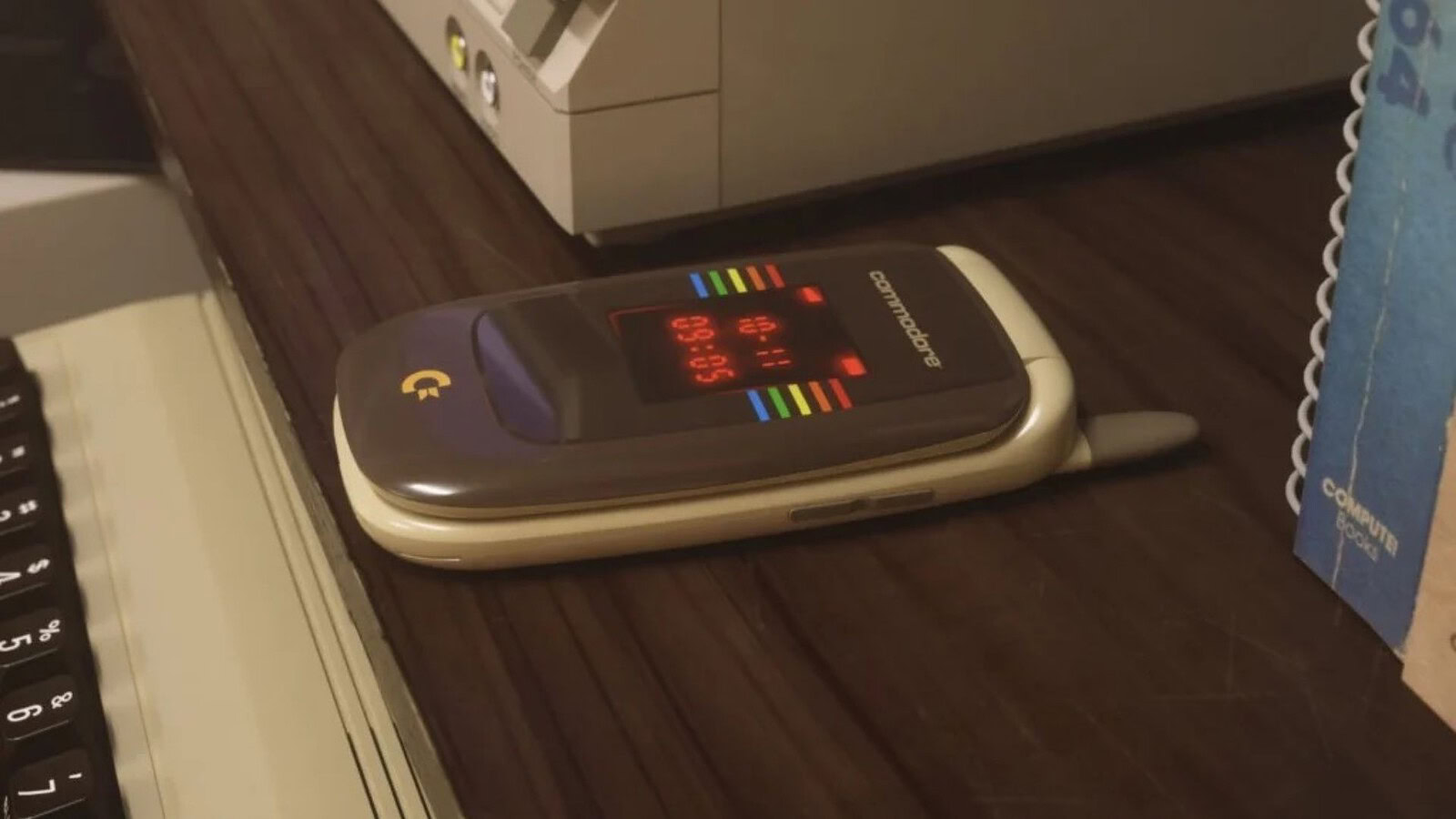 Commodore Callback 8020: il flip phone anti-stress senza social né feed