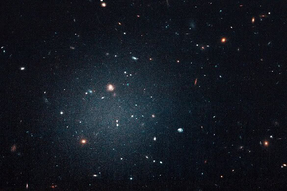 Galassia senza materia oscura: NGC 1052-DF9 sfida la cosmologia