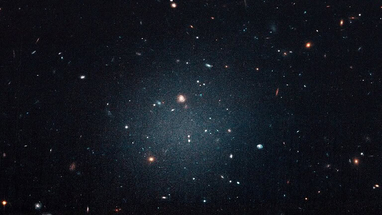 Galassia senza materia oscura: NGC 1052-DF9 sfida la cosmologia