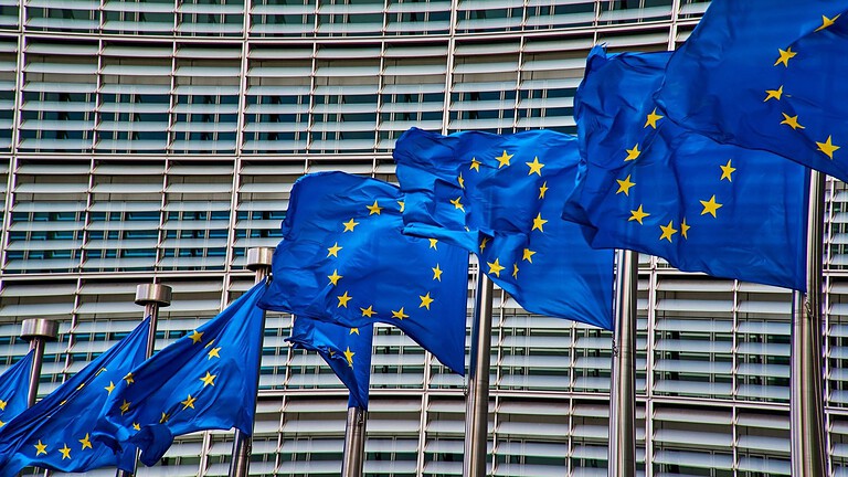 Servizi mobili via satellite, l'UE riassegna la banda 2 GHz dopo il 2027