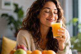 Un bicchiere di succo di frutta al giorno migliora l’umore: lo studio