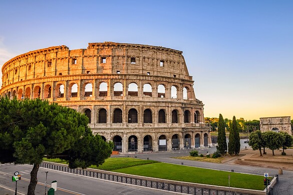 Auto elettriche, addio agli ingressi gratis nelle ZTL di Roma: arriva il pass