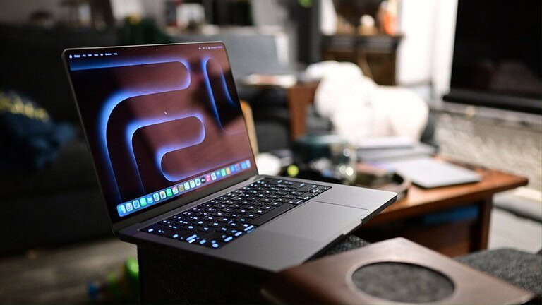 MacBook Pro e iPad Pro, Apple prepara display OLED con colori più puri