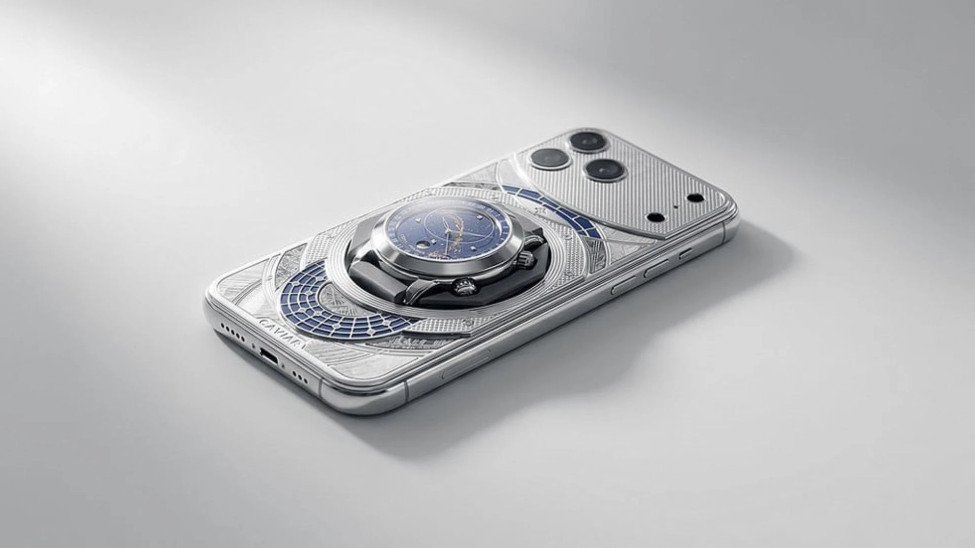 iPhone 17 Pro Max, Caviar lo trasforma in uno scrigno per orologi