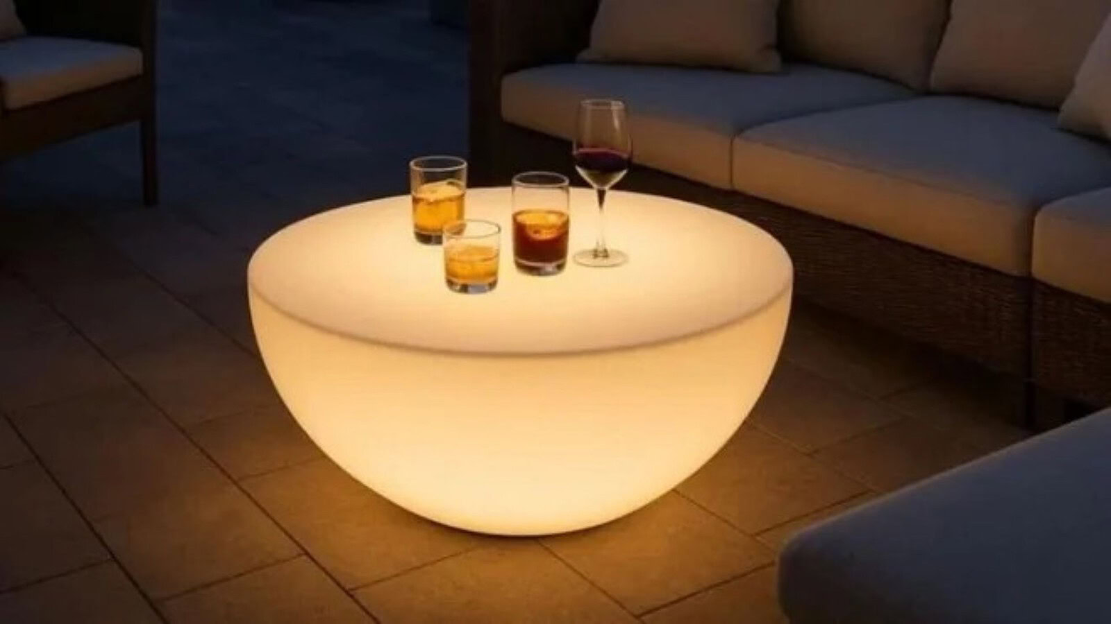 Philips Hue sfida Nanoleaf: prepara due novità con pannelli esagonali e Hue Go XXL