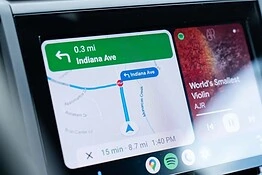 Android Auto, problema con Google Maps: il tema scuro non si attiva più di notte