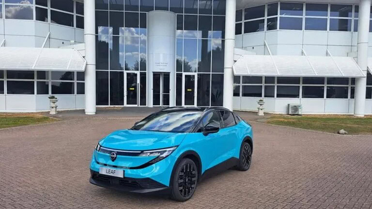 Nissan combina AI e pannelli solari per ricaricare l'auto col sole
