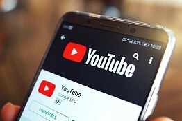 YouTube cambia l’app Android: nuovo layout sotto il player divide gli utenti