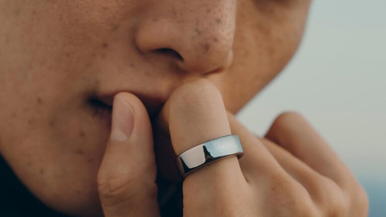 Oura Ring si aggiorna: nuove funzioni per contraccettivi e menopausa