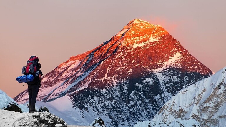 Everest, la verità sull'altezza e i due piedi aggiunti per credibilità