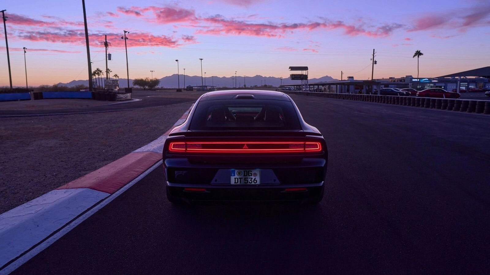 Dodge Charger torna in Europa senza V8: prezzi da 66.000 euro