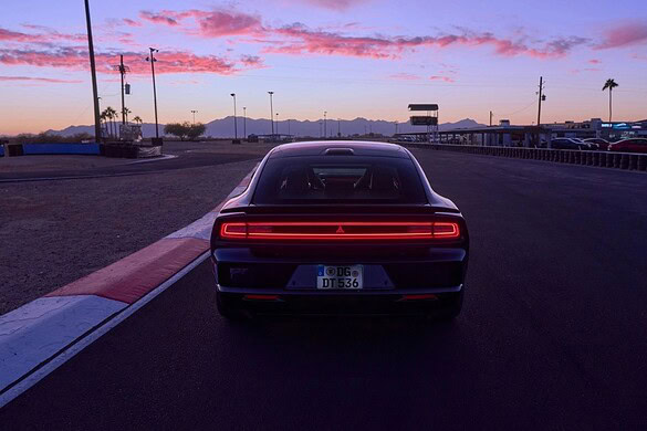 Dodge Charger torna in Europa senza V8: prezzi da 66.000 euro