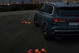 Audi Q7 proietta le frecce sull’asfalto: possono cambiare la sicurezza stradale?