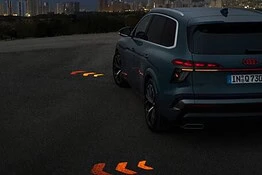 Audi Q7 proietta le frecce sull’asfalto: possono cambiare la sicurezza stradale?