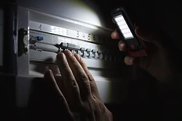 Spagna, nuova legge: antenne mobili attive anche durante i blackout