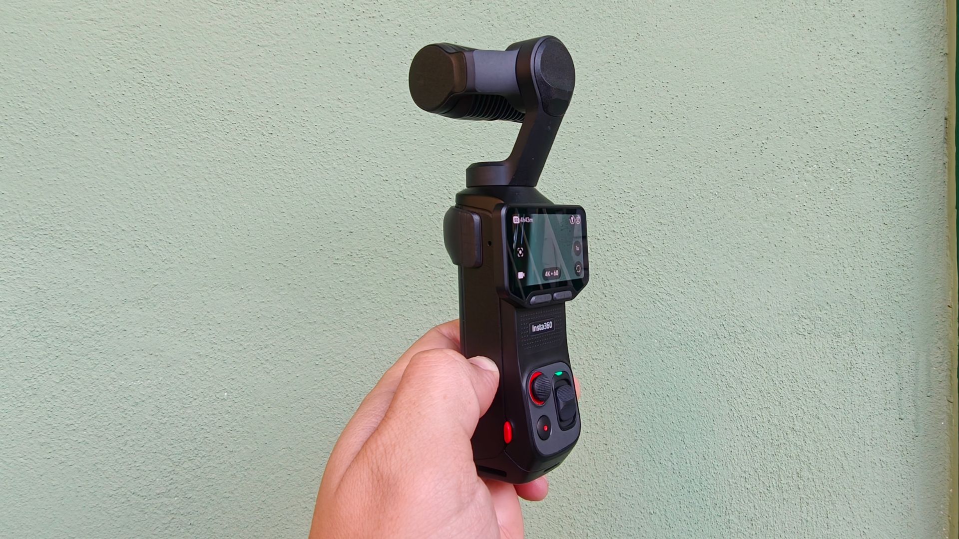 Insta360 Luna Ultra: la nuova pocket camera con gimbal incorporato | RECENSIONE