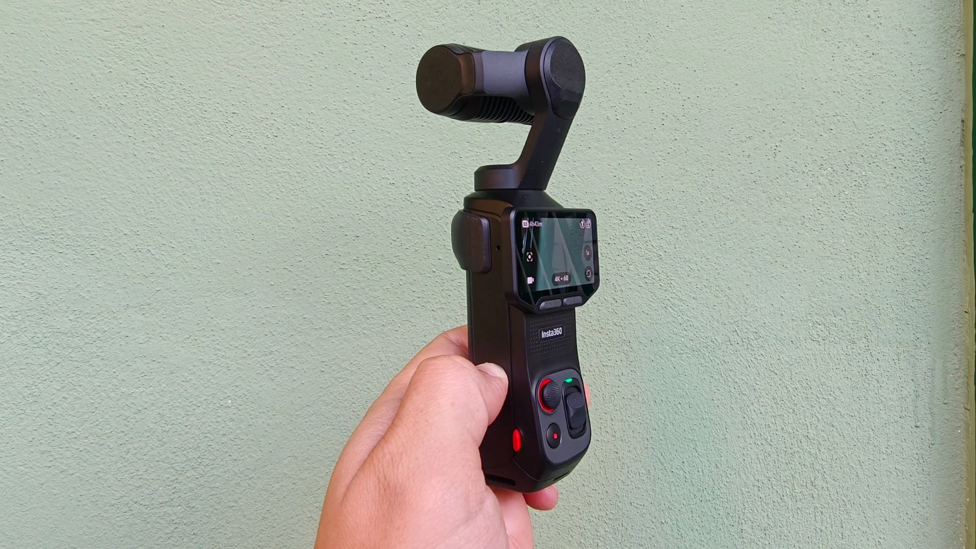 Insta360 Luna Ultra: la nuova pocket camera con gimbal incorporato | RECENSIONE