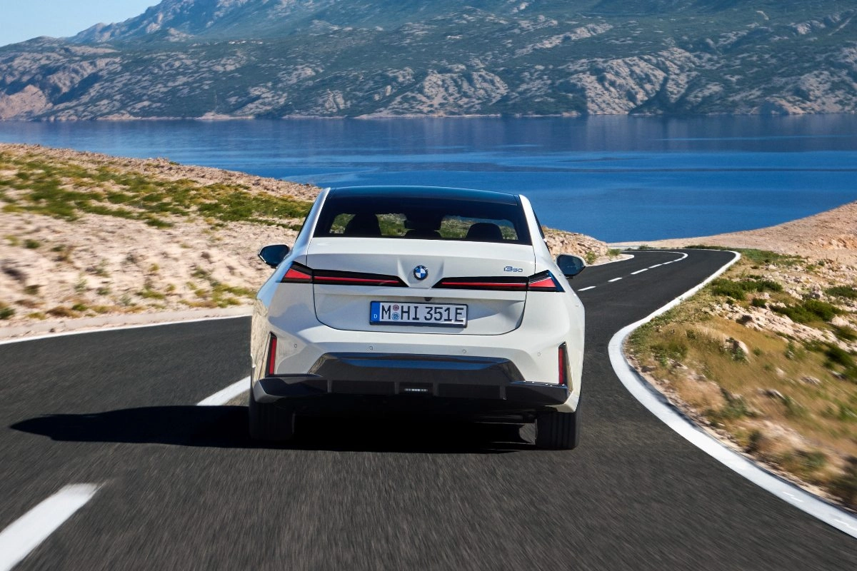 Nuova BMW i3 50 xDrive First Edition: l'elettrica che punta in alto