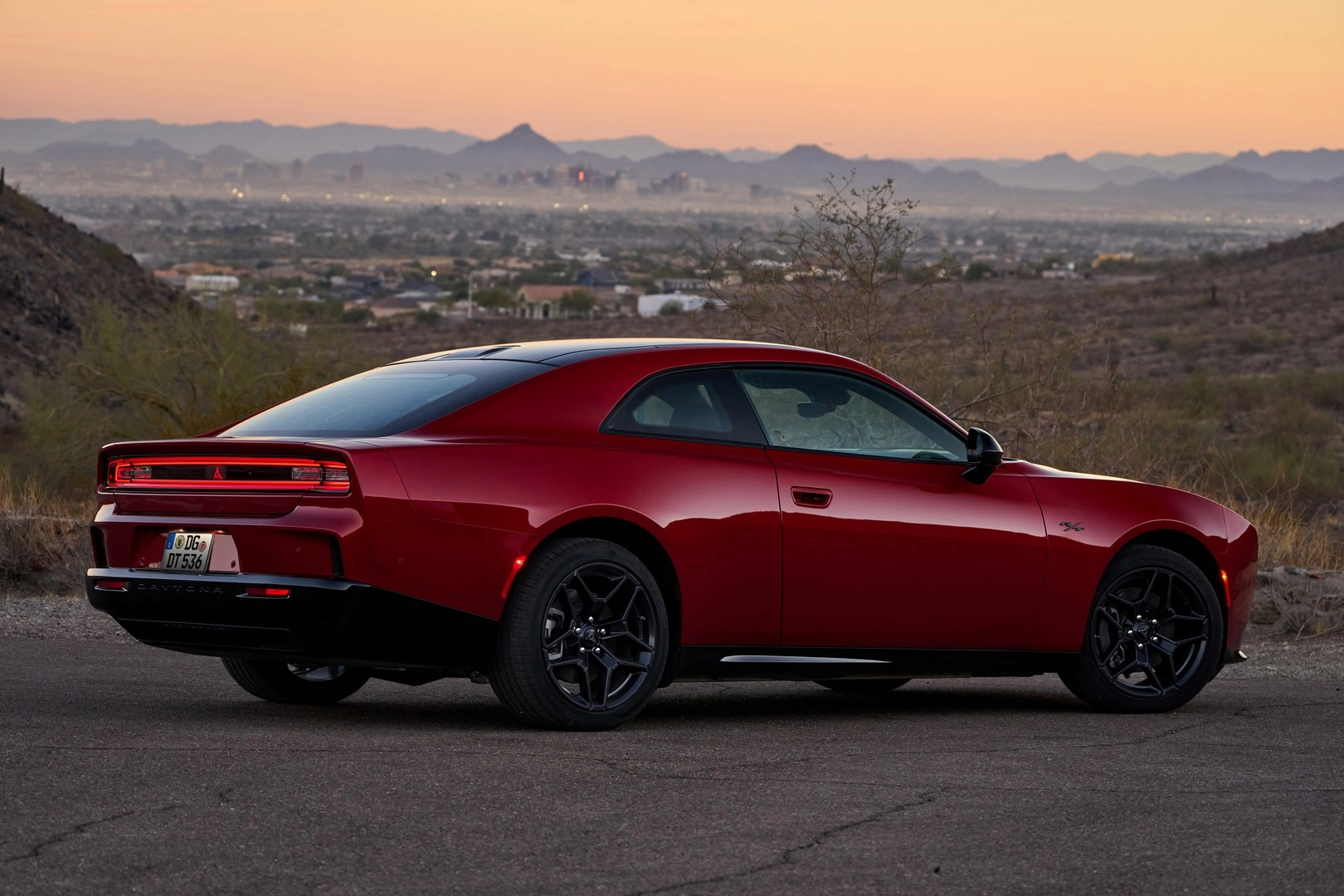 Dodge Charger torna in Europa senza V8: prezzi da 66.000 euro