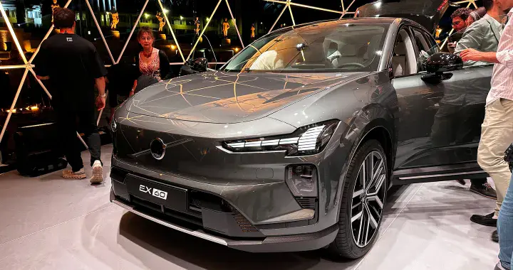 Volvo EX60 e EX60 Cross Country, anteprima italiana al Foro Italico