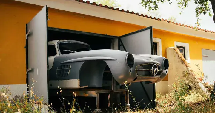 Mercedes 300 SL Gullwing ritrovata in un capannone dopo 30 anni