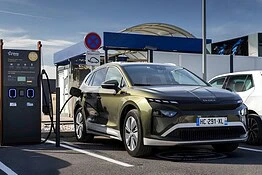 Auto elettrica e caldo: come proteggere la batteria d’estate