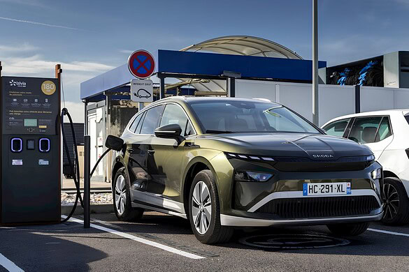 Auto elettrica e caldo: come proteggere la batteria d’estate