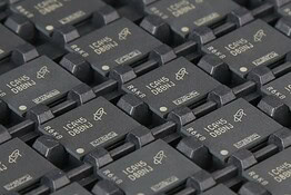 Memorie alle stelle: DRAM e SSD su fino all’89% nel 2026