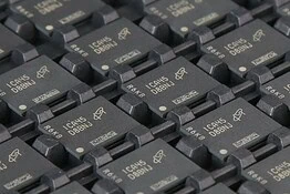 Memorie alle stelle: DRAM e SSD su fino all’89% nel 2026