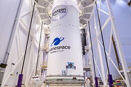 Amazon Leo, centinaia di satelliti pronti ma a terra: manca chi li lanci