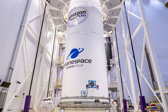 Amazon Leo, centinaia di satelliti pronti ma a terra: manca chi li lanci