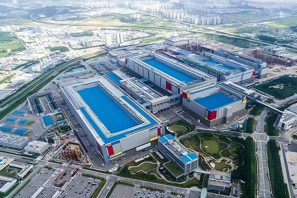 Samsung punta alle fabbriche di chip senza operai entro il 2030