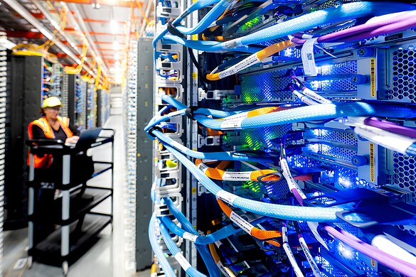 Amazon, quanta acqua bevono i suoi server? I numeri ufficiali su AWS